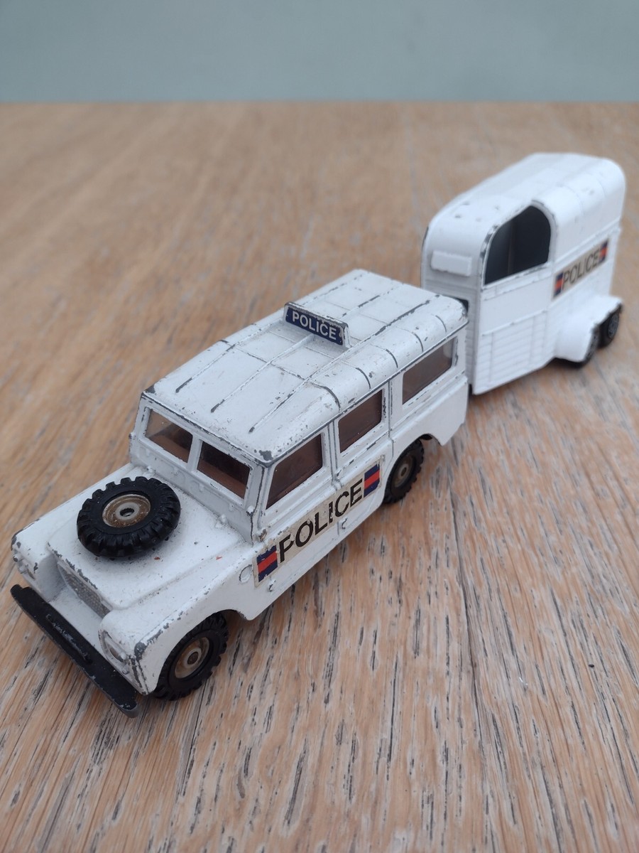 Corgi White Police Land Rover 109wb and Beaufort Double Horse Box