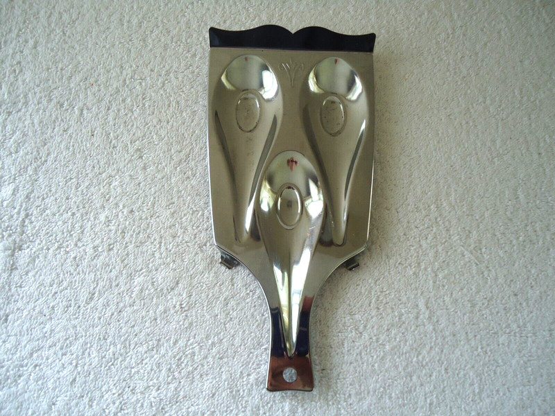 Vintage Metal Sitting / Wall Hanging Spoon Rest " Beautiful Collectible Item "