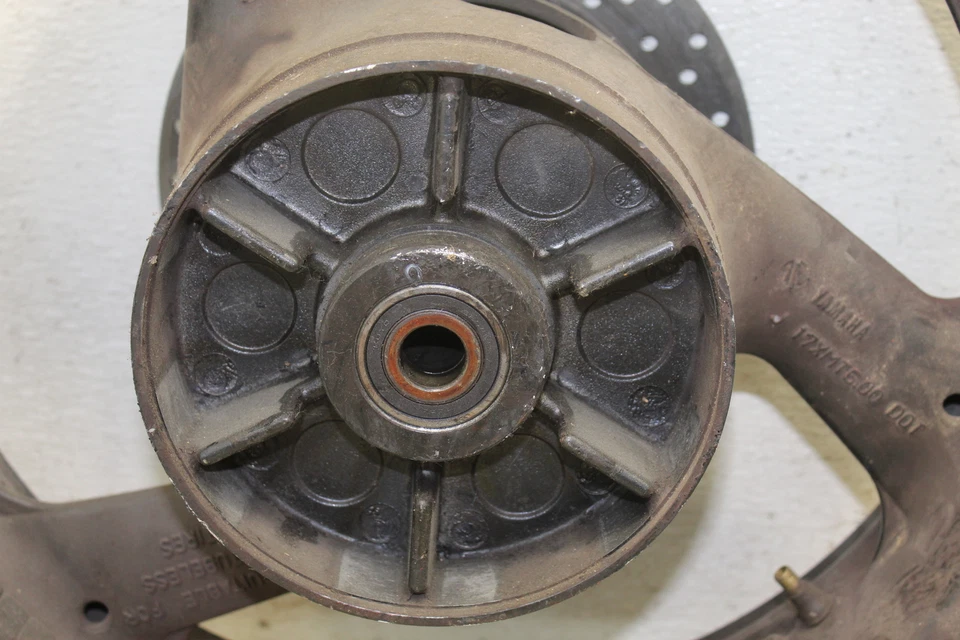 Llanta trasera Yamaha YZF600R 2000 con rotor 17"x 5,00 W22 Foto 3 de 4