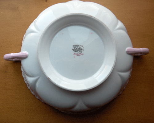 Shelley China Bridal Rose covered casserole dish~RARE~Pristine~made in England - Picture 7 of 8