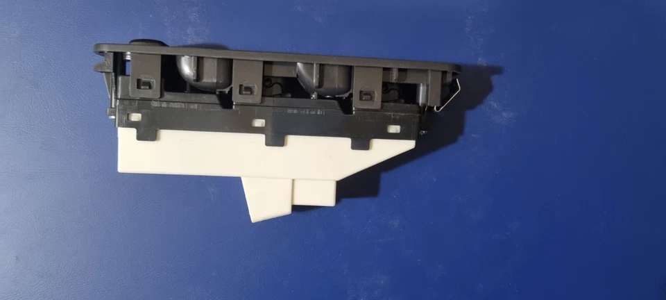 Daihatsu TERIOS J102 electric window switch driver side - image 3 of 3