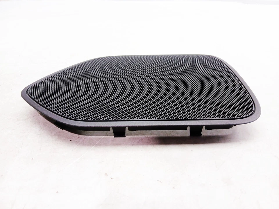 AUDI Q3 8U DOOR SPEAKER COVER GRILLE FRONT LEFT PASSENGER SIDE 8U0035419 2016 - Image 2 of 4