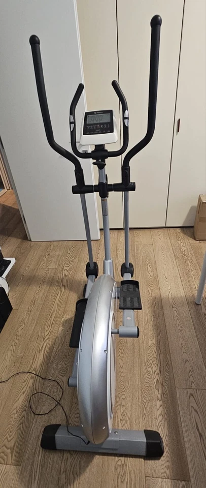 ellittica professionale marca HORIZON FITNESS SYROS colore argento bianca e nera - Immagine 3 di 4