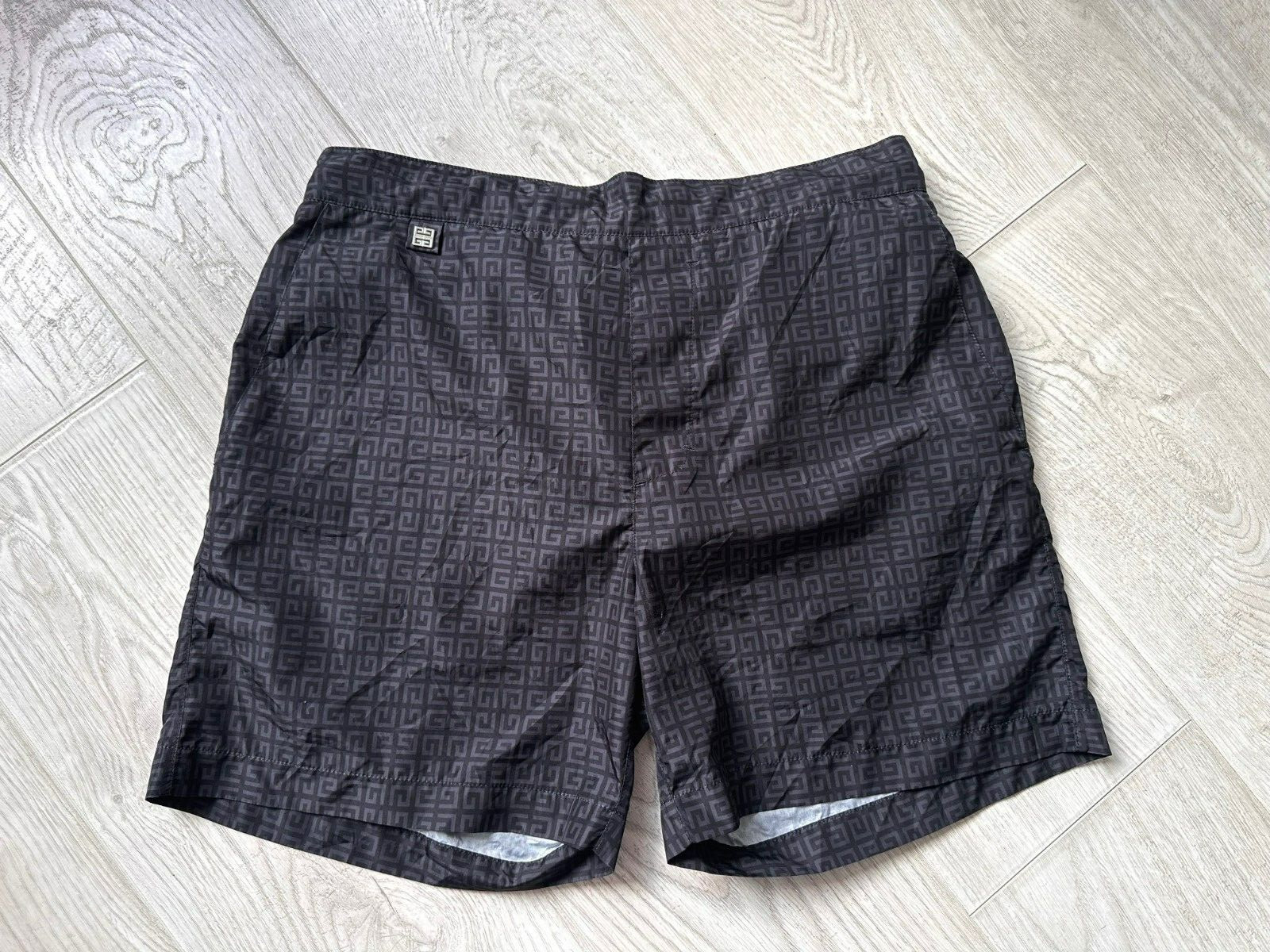 Givenchy authentic monogram pull on classic moder… - image 1