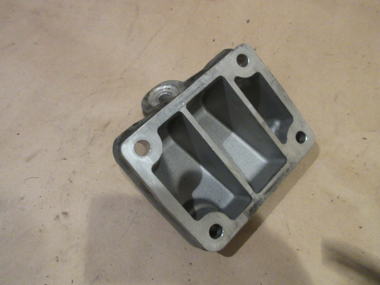 Ferrari 458 - RH Motor / Engine Mount P/N 255568