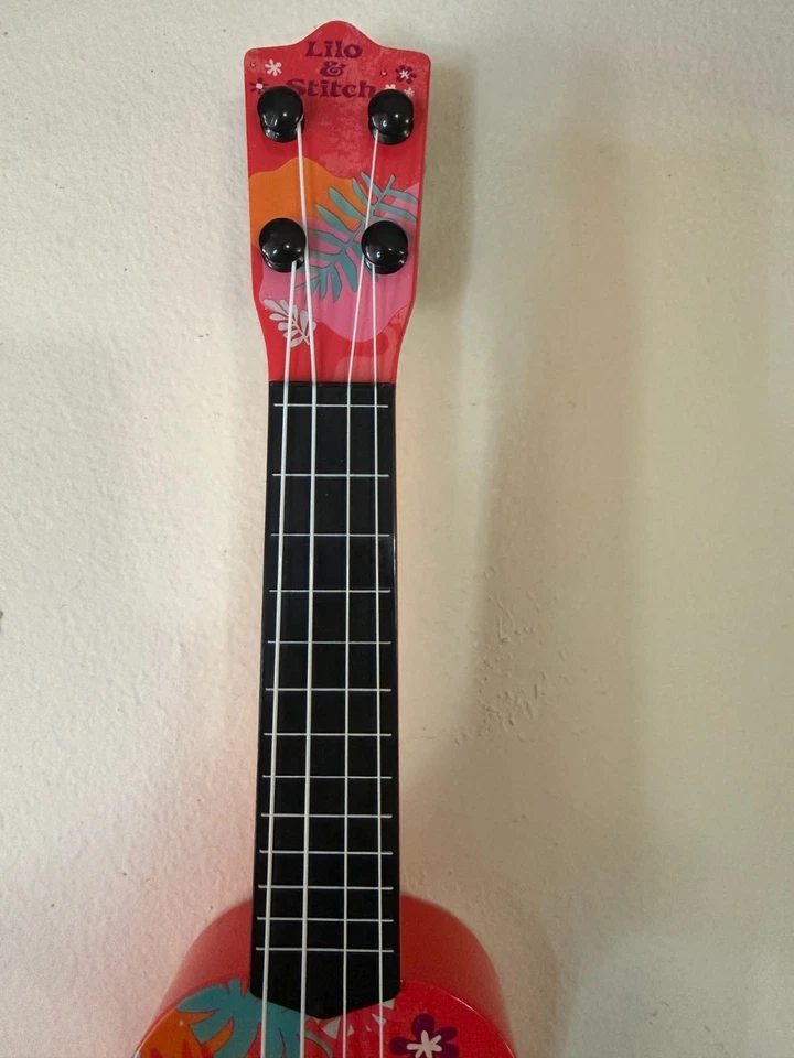 Ukelele Disney Lilo & Stitch Primer Acto Instrumentos Musicales Sintonizables Foto 4 de 4