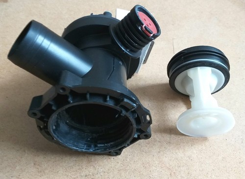 Ablaufpumpe/Laugenpumpe für Bauknecht FWM 9F4 Waschmaschine/Gebraucht!