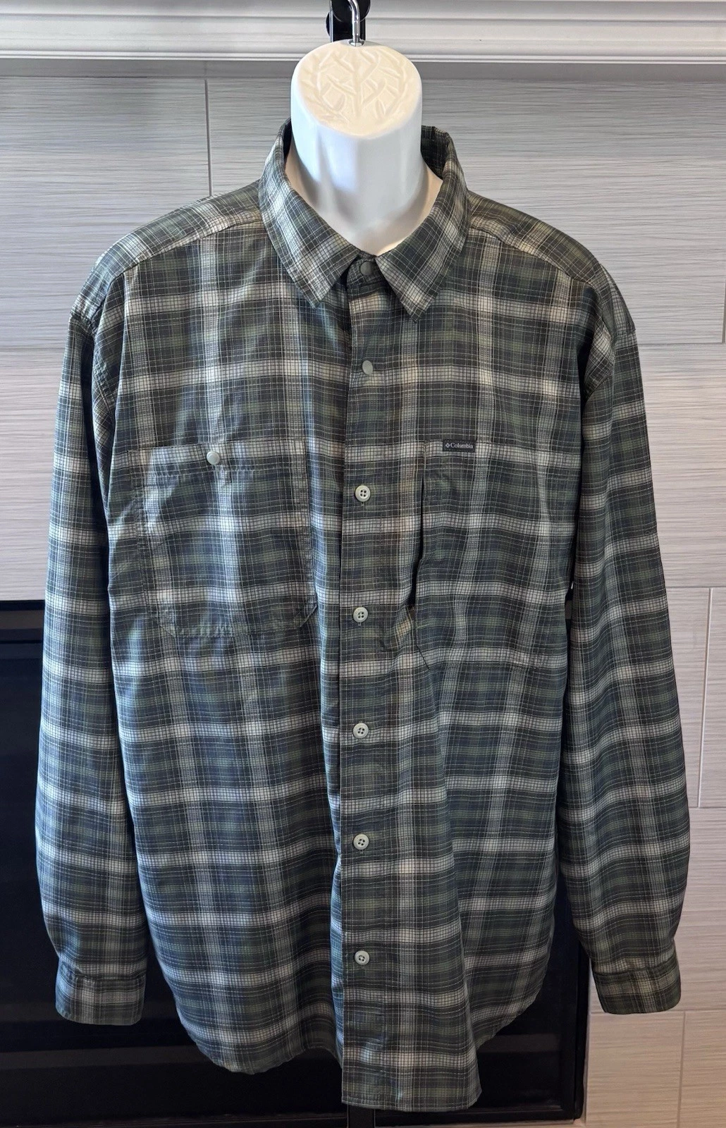 Columbia Shirt Mens XL Green Plaid Button Up Long Sleeve Vented Fishing Outdoors