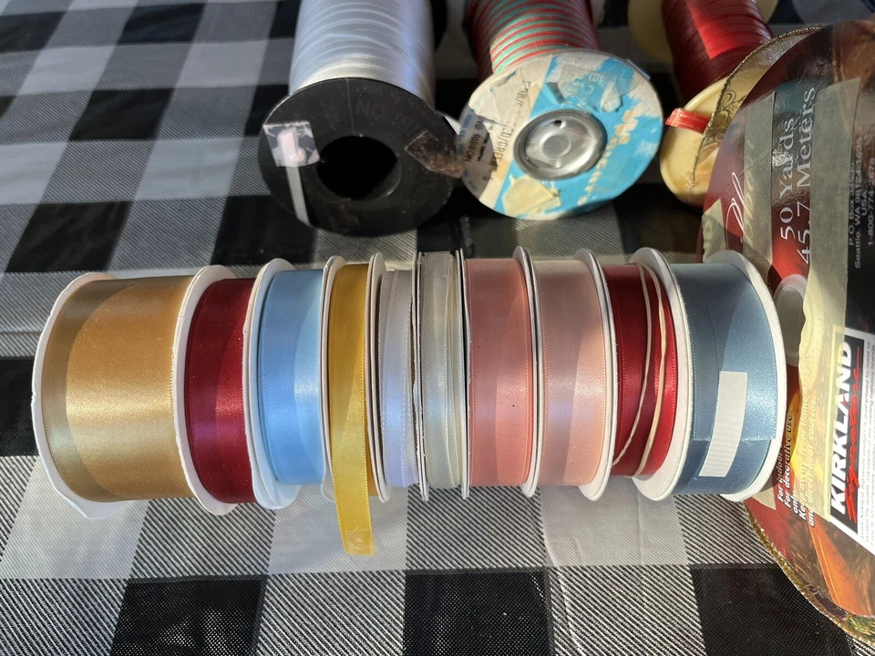 Lot of 18 Christmas Decorative Ribbon Curling Nylon Vintage Used - Imagem 2 de 4