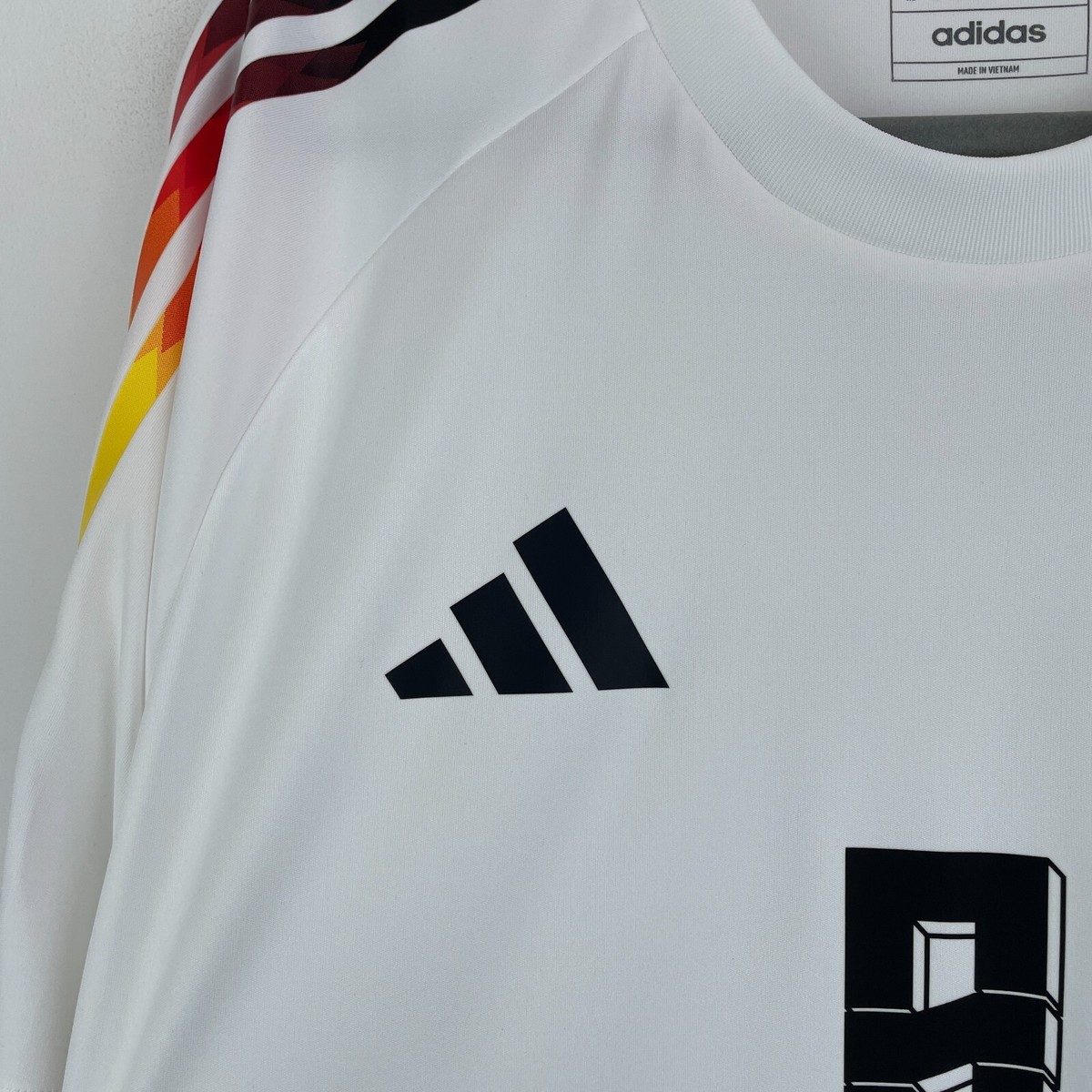 Allemagne Maillot Domicile EURO 2024 Authentic KROOS 8 + EURO 2024 Badge de Manche
