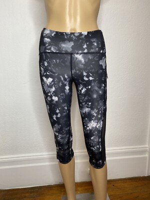 Lululemon Capri Leggings Women s Size 4 Mesh Panels Zipper Pocket Black Printed
