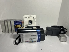 Hitachi DZ-MV350A DVD Video Camera/ Recorder Camcorder Optical Zoom