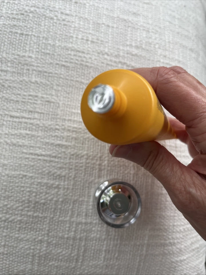 Rodial Vit C Papaya Enzyme Scrub Facial Exfoliation 70 mL/ 2.36 oz Full Size - Image 3 of 3