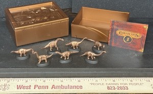 Dino Horizons Mini Dinosaur set #1 mint in Brontosaurus/Apatosaurus storage box