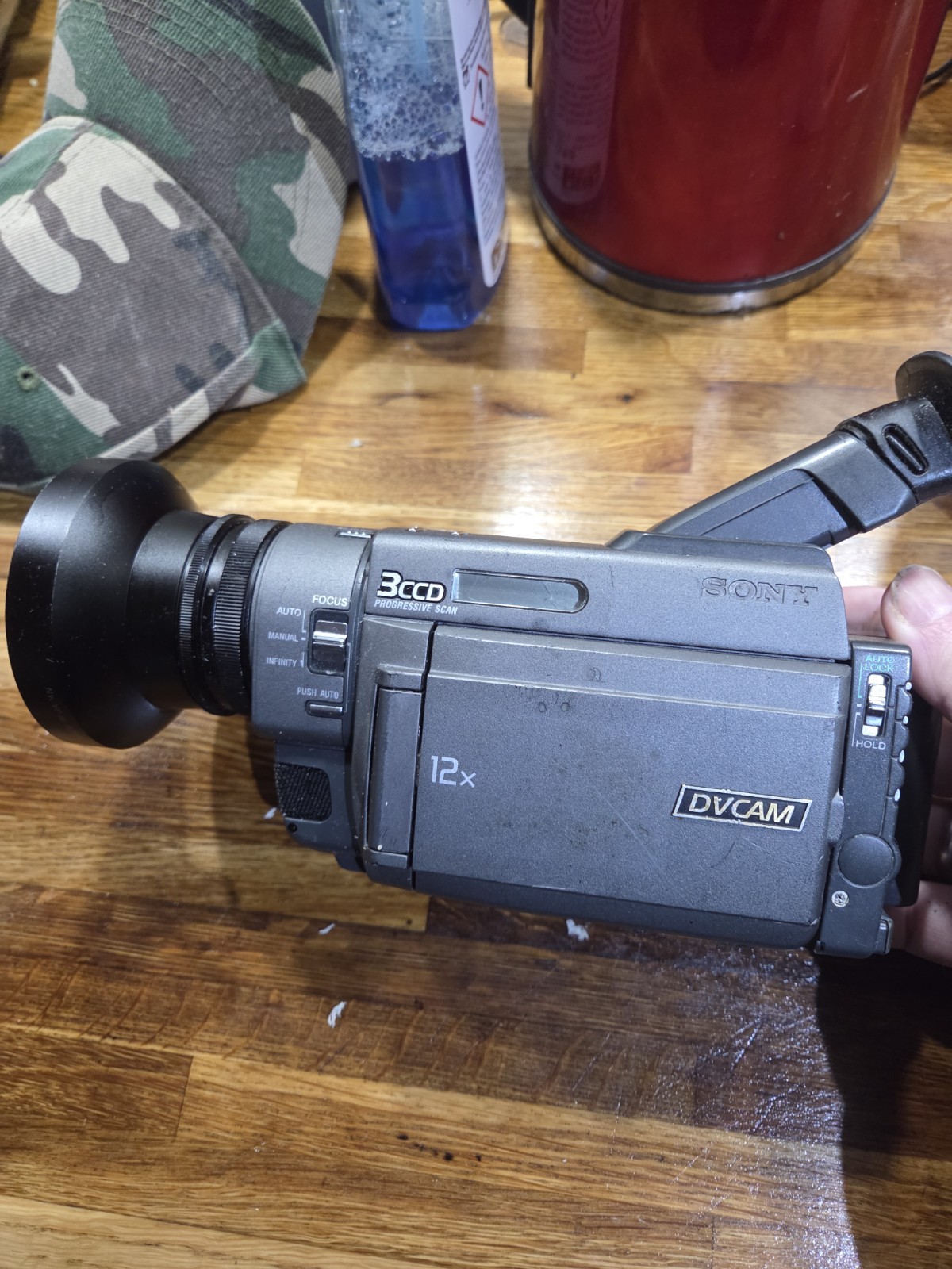Sony DSR-PD100AP – Pro DVCAM / MiniDV Camcorder – Fully Working, Charger