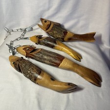 UNBRANDED VTG HAND CARVED FOLK ART STRINGER OF 4 WOODEN FISH