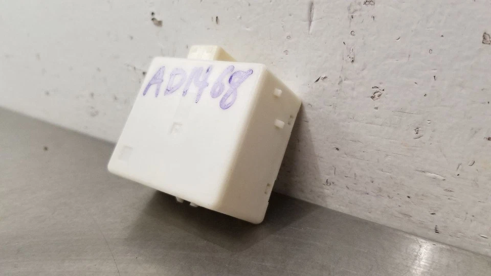 14 MÓDULO DE CONTROL DE TRANSMISIÓN TOYOTA SEQUOIA Foto 3 de 4