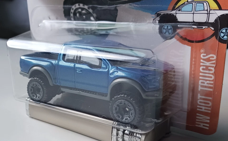 Camión Ford F-150 Raptor 2016 Hot Wheels nuevos modelos 17 error tampo lateral faltante Foto 2 de 4