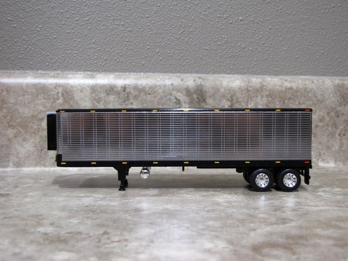 Remorque à essieu tandem réfrigéré DCP 1/64 noir chrome 40' jouet agricole - Photo 1/3