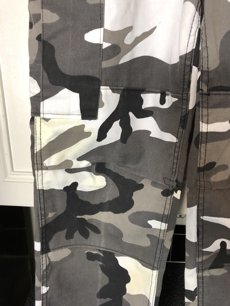 Vintage 2000s White Snow Camoflauge Camo Streetwear Pants XS Upto
