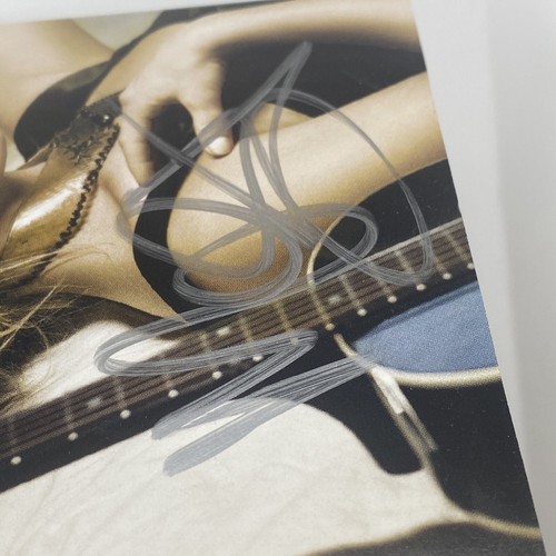 PORTADA DE CD FIRMADA AUTOGRAFIADA - Miranda Lambert "Revolución" - En muy buen estado genuino - Imagen 5 de 11