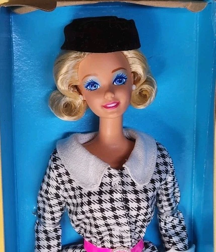 Paris Int'l Travel Barbie Special Edition 2nd Series 1995 w/ box & COA NEW