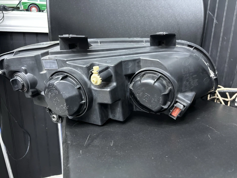 Faros originales Pontiac G8 2008-2009 Foto 4 de 4