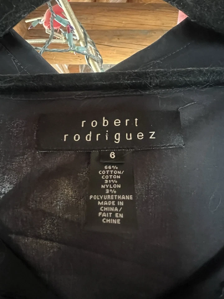 Blusa estructurada Robert Rodriguez con botones, pliegues en la cintura, negra, talla 6 Foto 2 de 4