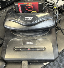Sega 32X System with Genesis MK-1631 Console Bundle b-2