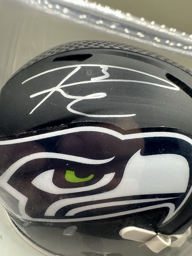 RUSSELL WILSON FIRMATO SEATTLE SEAHAWKS FLAT NERO MINI CASCO RW/PLAYER HOLO - Foto 2 di 5