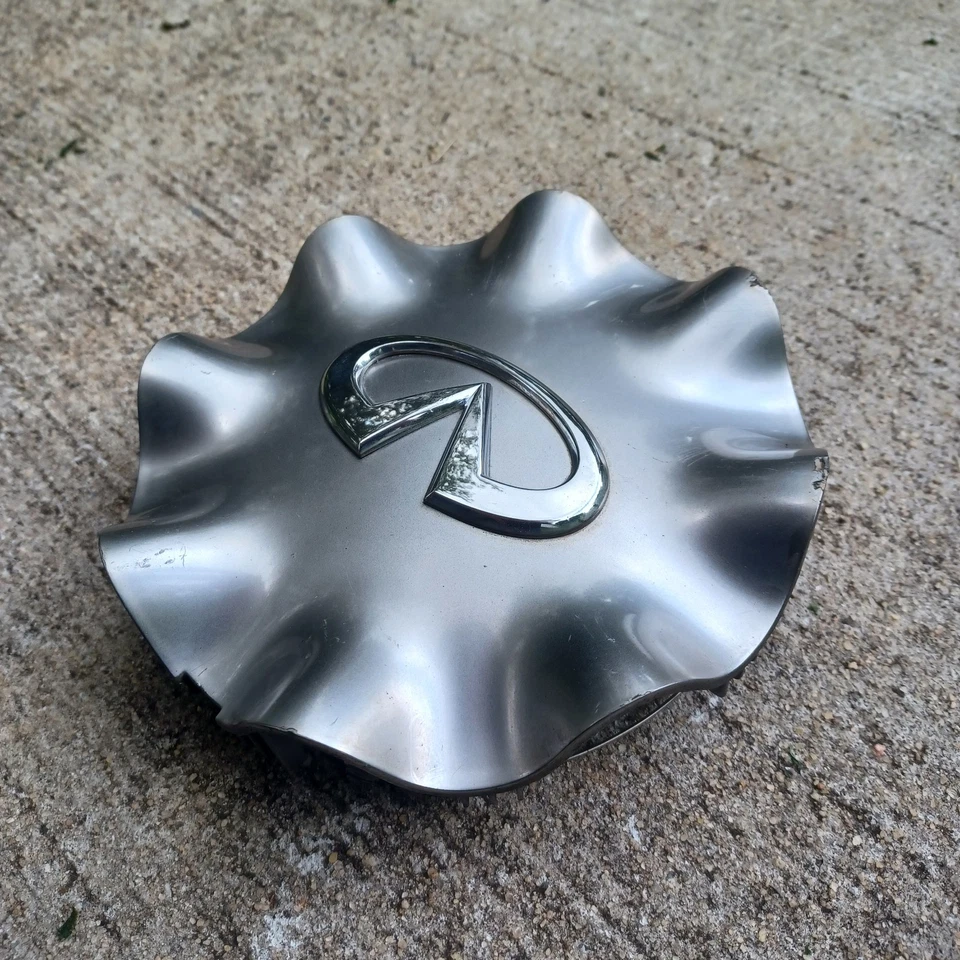 Tapa central Infiniti FX45, Q45, Hyper Silver, 2006-2008, parte # 40315 CW54A 05 Foto 2 de 3