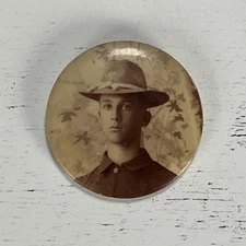 Antique Pinback Button US Army Soldier Portrait 1898 1910s WWI Era