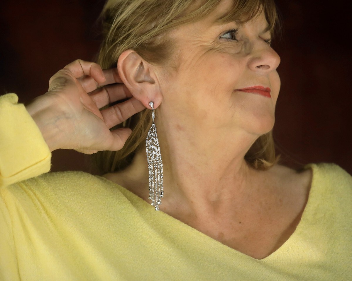 Boucles D'oreilles Longues Filigrane Pompon Serties De CZ - Style Belle Epoque, Neuf Sans Emballage
