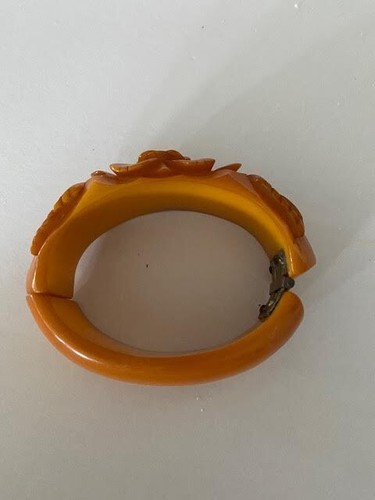 VINTAGE BAKELITE DEEP CARVED BRACELET HINGED BUTTERSCOTCH TESTED - Picture 4 of 11