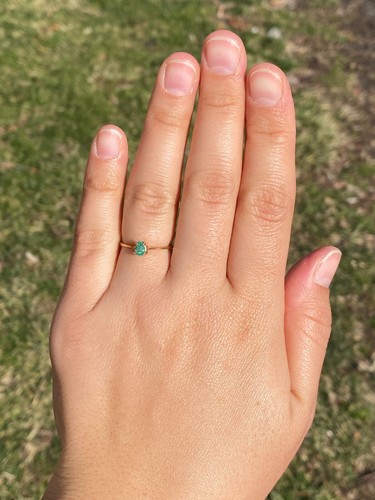 Vivid Pear Shaped Natural Emerald in Yellow Gold - Picture 7 of 10