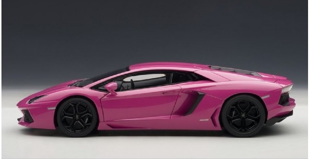 LAMBORGHINI AVENTADOR COUPE LP700-4 PINK 1:18 by AUTOART #74660
