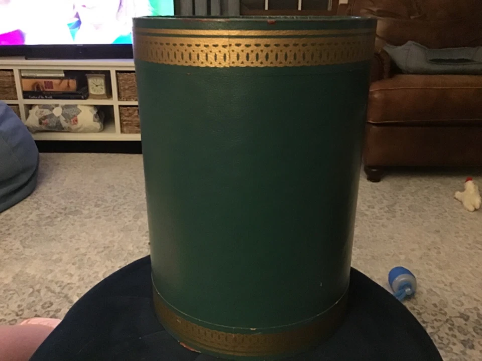 Cesta/bote de basura vintage de cuero verde 12" x 8,75" patrón dorado adorno redondo Foto 4 de 4