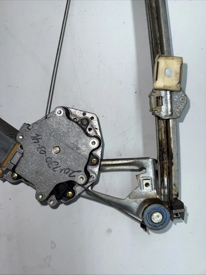 1984 - 93 Mercedes-Benz 190E - LH Rear Glass Regulator - 2017300346 - R19352 - Image 3 of 4