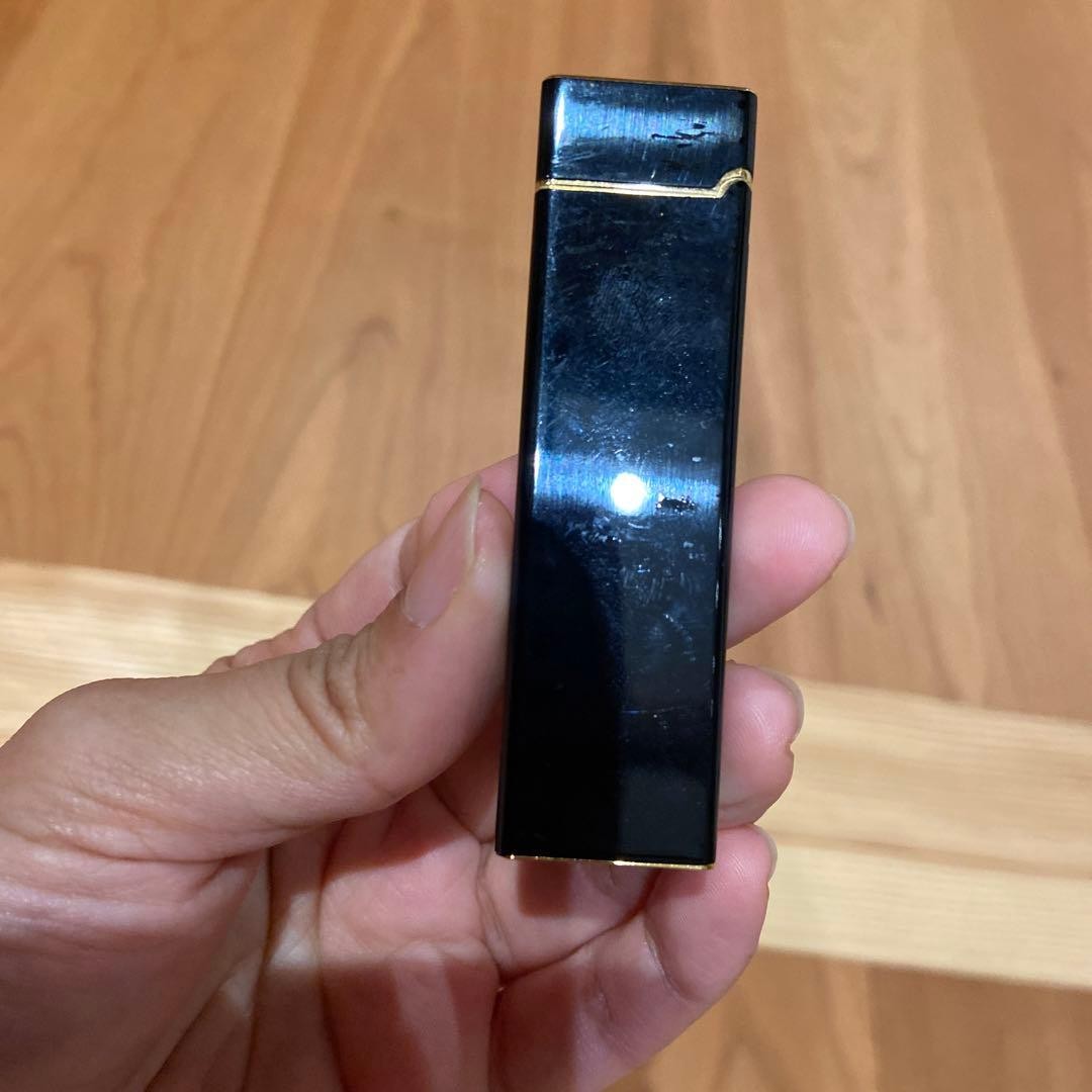 Valentino Garavani V-7 G Lighter Black Elegant Used Not Filled thumbnail 6