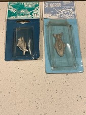 2 VINTAGE MINIATURY KOMET GERRY ANDERSON STINGRAY & TERROR FISH NA ZAPIECZĘTOWANEJ KARCIE