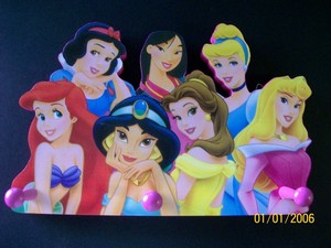 1-Disney-Princess-Wall-Coat-3-Pegs