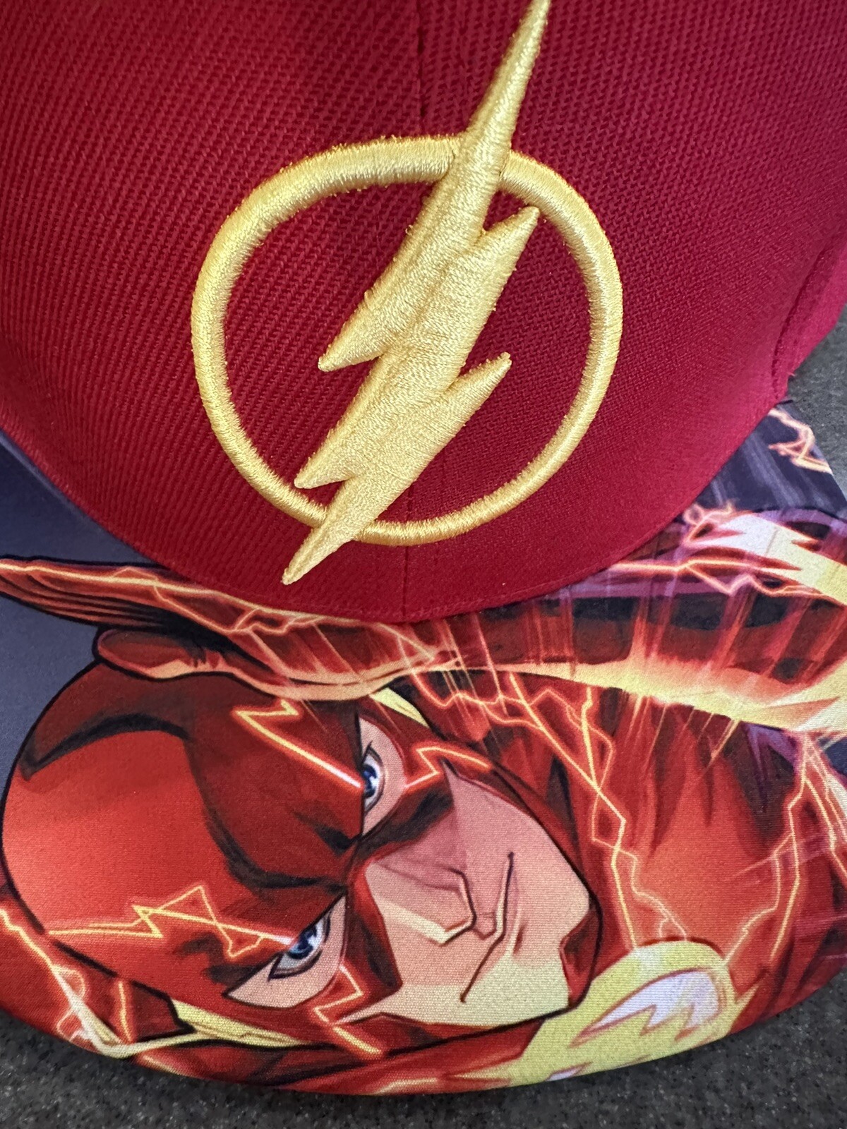 Six Flags DC Comics The Flash Red Embroidered Sna… - image 2