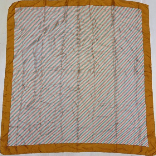 Foulard 100% Pure Soie Vintage Femme Gianfranco Ferré (1489) 82cm X 86cm