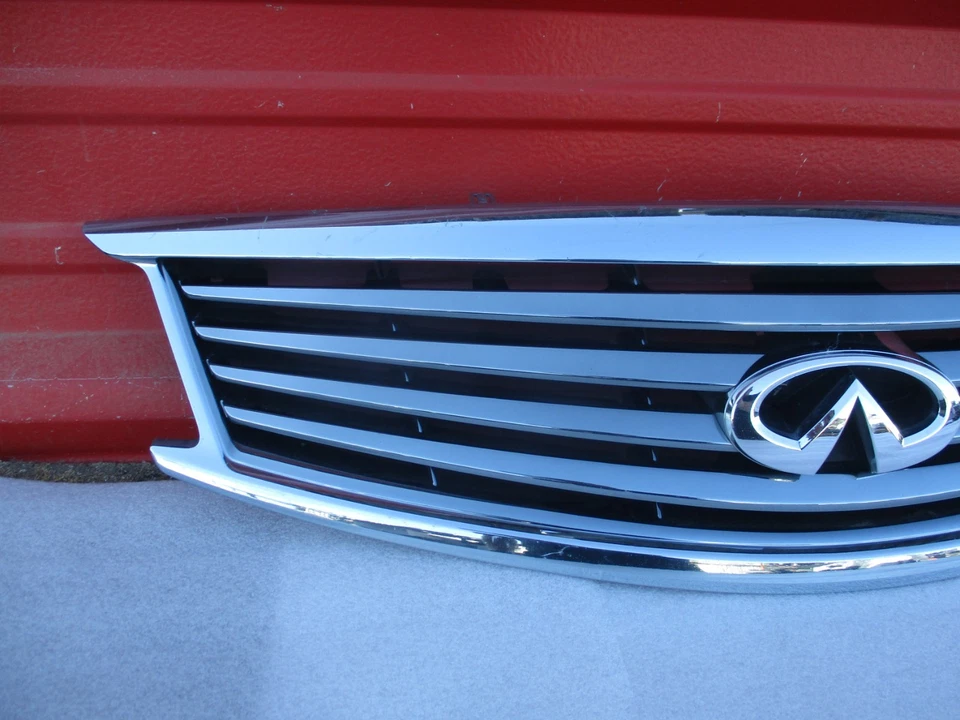 Emblema de rejilla de parachoques delantero Infiniti G25 G37 Q40 2010-2015 OEM 62310-1NF1A Foto 3 de 4