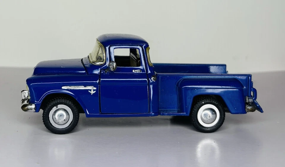 Camión de colección fundido a presión Kinsmart 1/32 1955 Chevy Step Side azul Foto 3 de 4