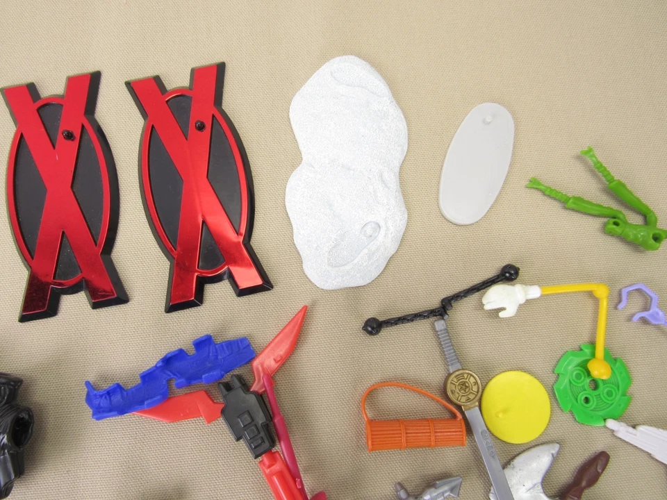 Gran Lote de Accesorios para Figuras de Acción Armas Pistolas Soportes X-Men Power Rangers Foto 4 de 4