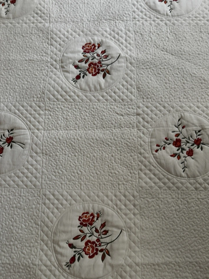 Queen/king Colchado Cobertor, 86 x 102 Blanco, Rojo Floral Bordado Ligero Foto 3 de 4