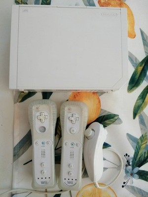 Nintendo Wii in OVP + 2x Remote + Nunchuk + HDMI-Adapter + Spiele uvm.