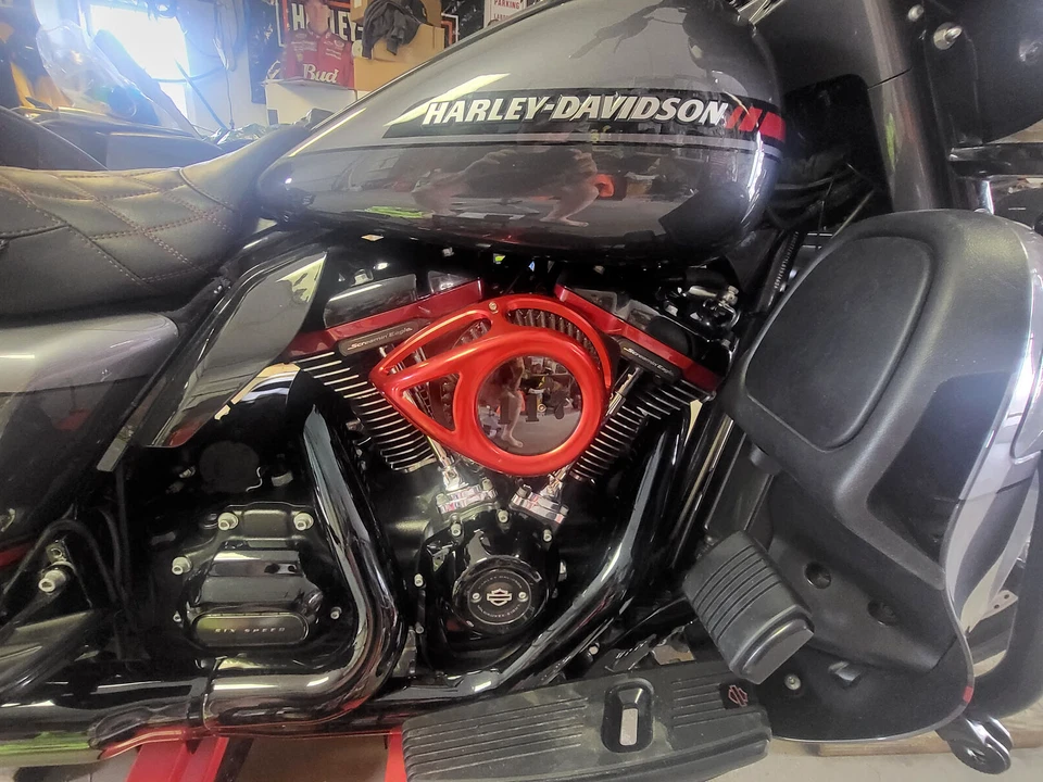 Limpiador de aire Arlen Ness 18-969 Clear Tear admisión rojo 2017+ Harley Touring/Softail Foto 4 de 4