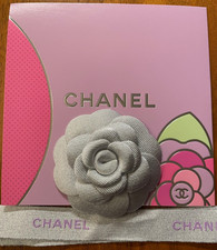 Chanel Camelia/ Chanel Deko Blume Kamelie und Karte/Silber/Wunderschön/VIP